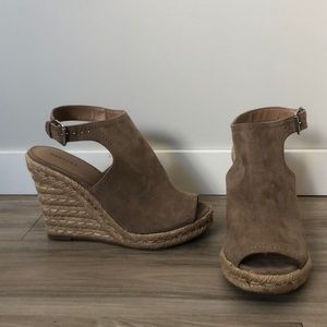 Taupe wedges